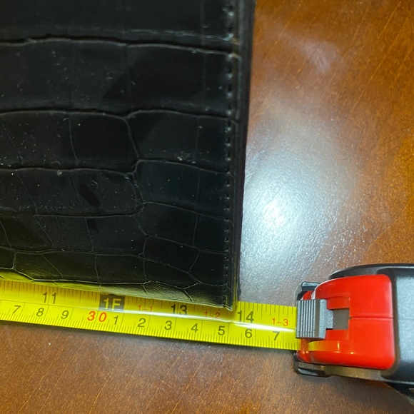 Black Faux Crocodile Set - Picture 6 of 7